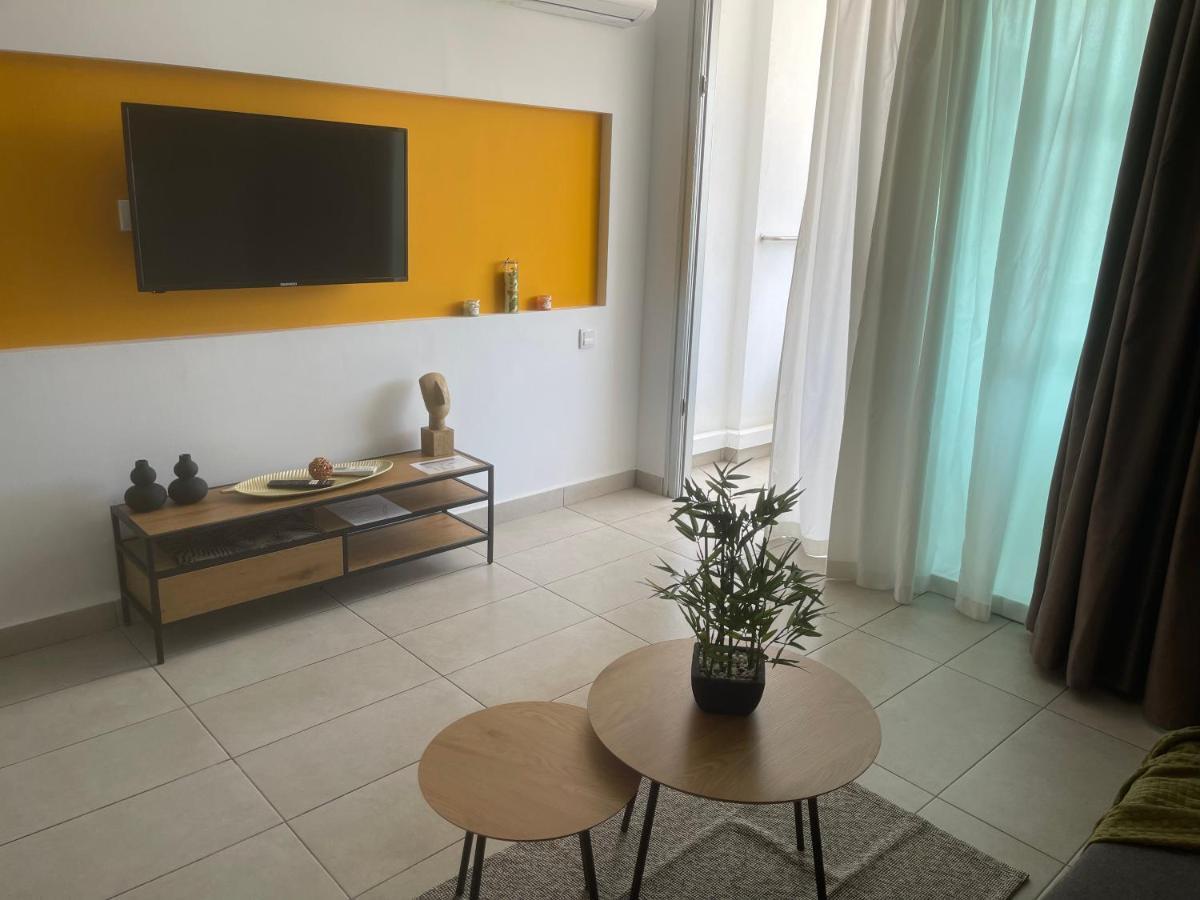 Mary'S House Apartment San Bartolome Bagian luar foto