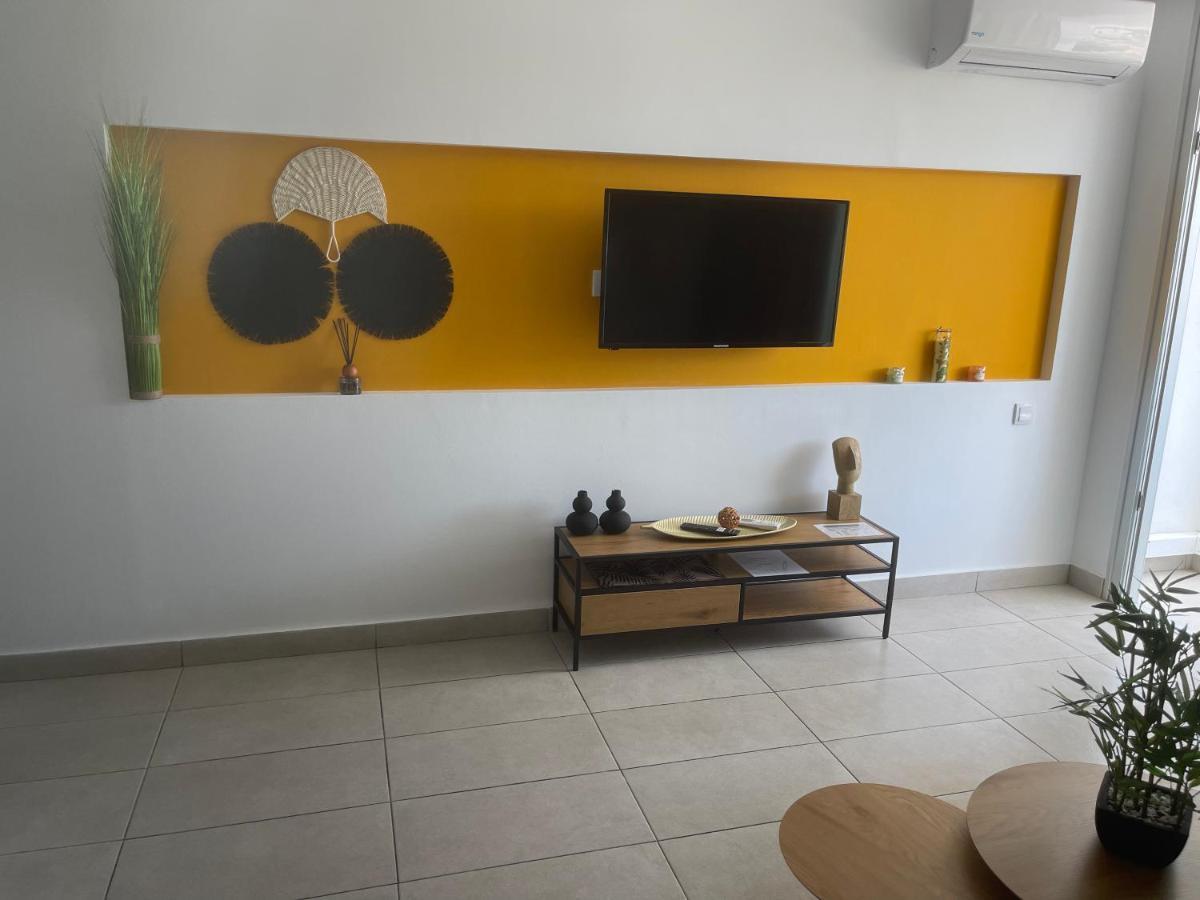 Mary'S House Apartment San Bartolome Bagian luar foto